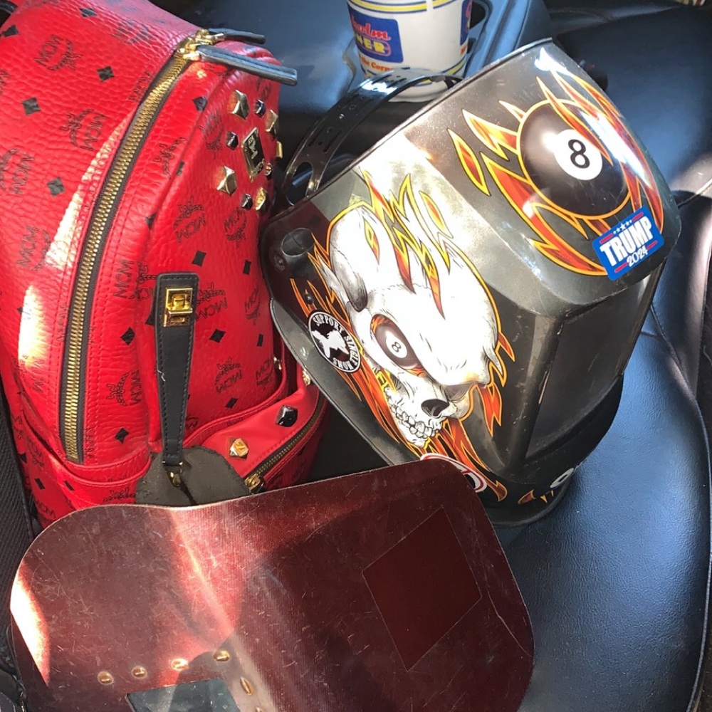 Mcm stark backpack 9/10 condition only use it on sundays will send more pictures